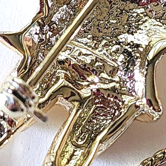 GIRL JUMPING ROPE PIN BROOCH - GOLDTONE AJC SIGNED - Picture 3 of 6